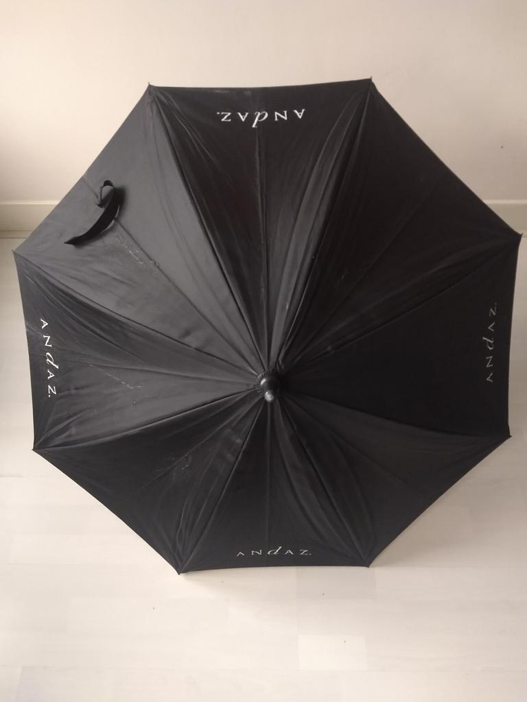 Good quality umbrella, Ophalen of Verzenden, Transparant, Zo goed als nieuw, Zwart