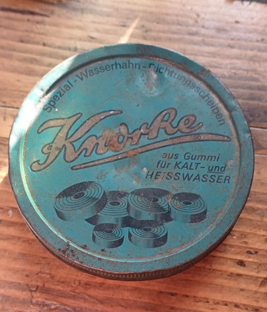 Blikje rond oud blauw "Knorke" gummi waterkering ring, Ophalen, Gebruikt, Overige, Overige merken