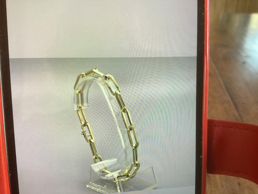 Massief gouden closed for ever  armband GEVRAAGD!!, Ophalen of Verzenden, Goud