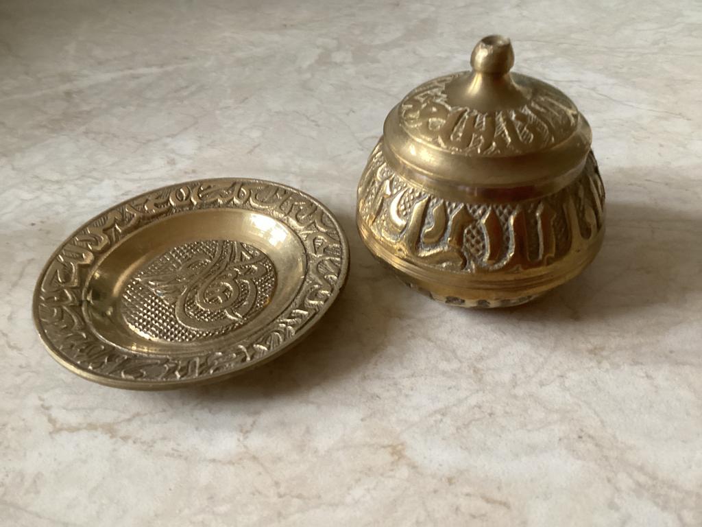 Potje met deksel hoog 5 cm en bordje diam. 6.5 cm, Antiek en Kunst, Antiek | Koper en Brons, Ophalen of Verzenden