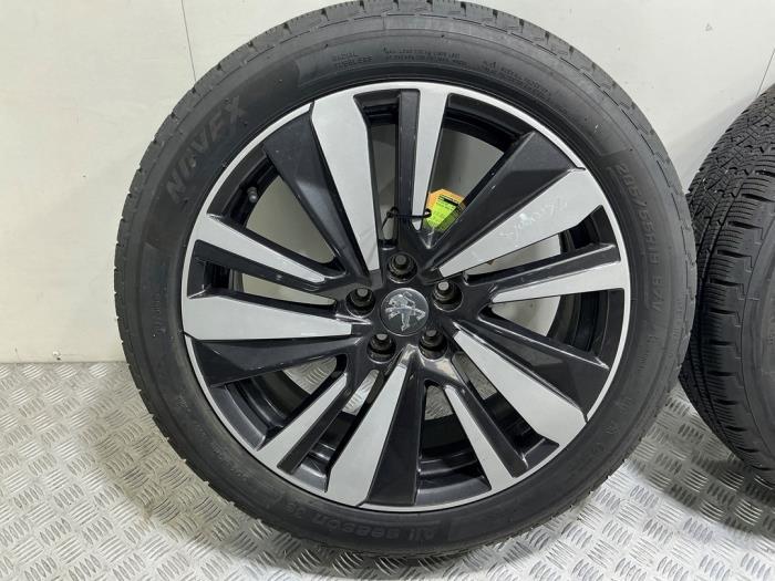 Sportvelgenset + winterbanden van een Peugeot 3008 (3008 16-, Auto-onderdelen, Banden en Velgen, 12 maanden garantie, Gebruikt
