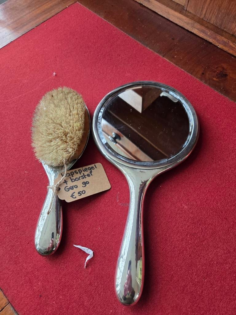 Een spiegel en borstel, Ophalen of Verzenden, Minder dan 50 cm