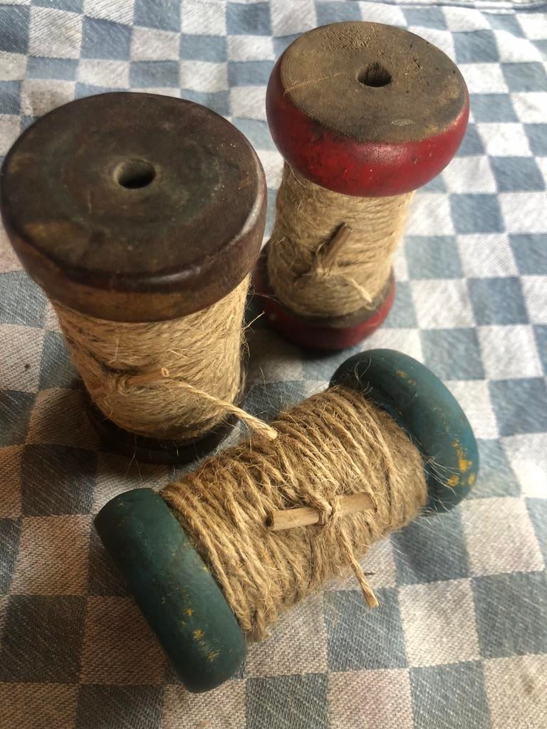 Oude houten. klosjes met jute touw, Antiek en Kunst, Curiosa en Brocante, Ophalen of Verzenden
