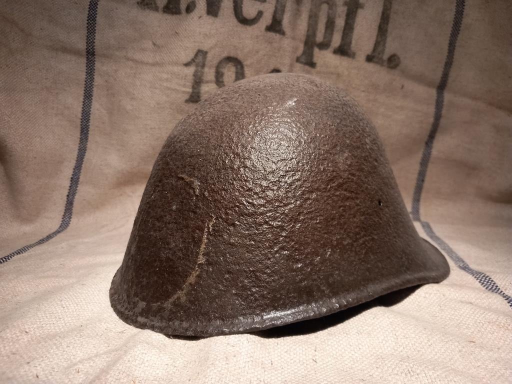 Nederlandse bodemvondst helm, Verzamelen, Militaria | Tweede Wereldoorlog, Ophalen of Verzenden, Nederland, Helm of Baret