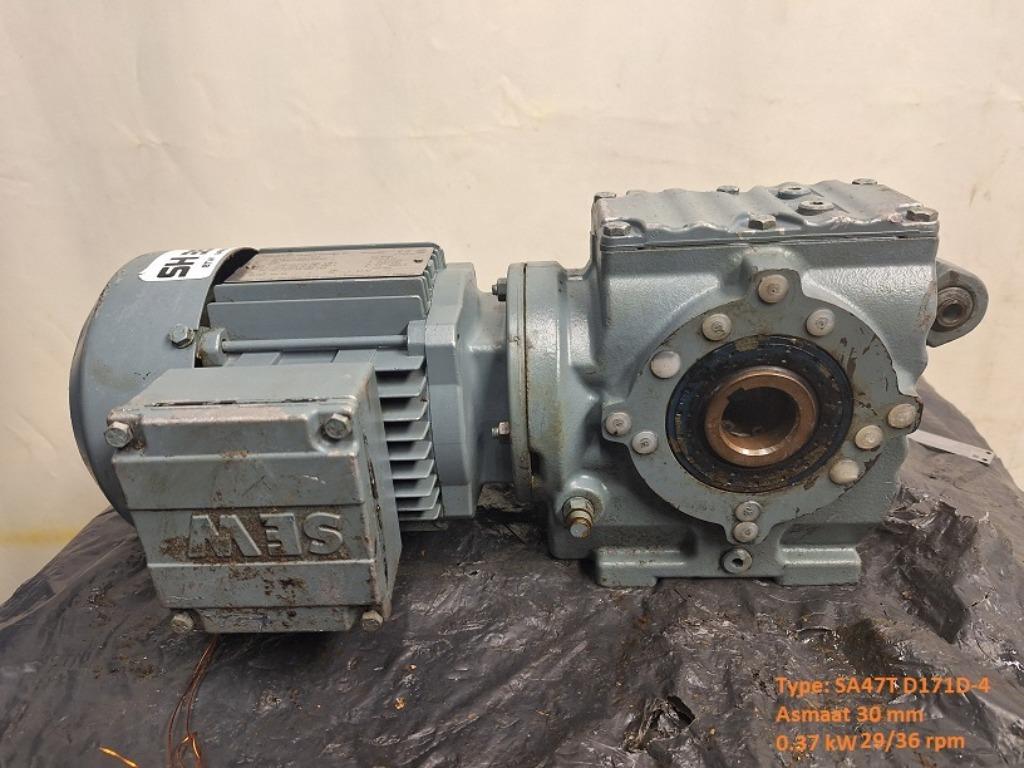 SEW Vector SA47/T DT71D4 met reductie SH394, Doe-het-zelf en Verbouw, Motoren, Gebruikt, Elektromotor, Minder dan 1400 rpm, Ophalen of Verzenden
