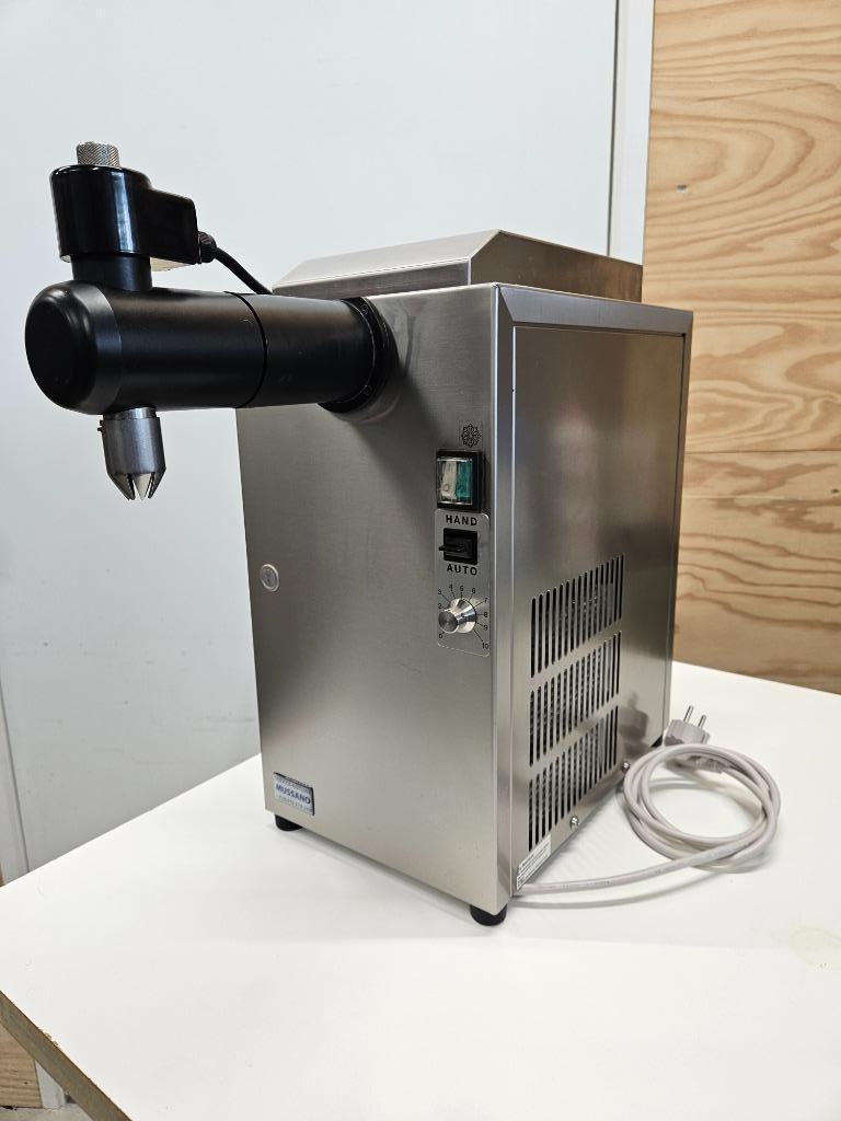 Slagroommachine Sanomat Euro Piccolo 2 ltr., Zakelijke goederen, Horeca | Keukenapparatuur, Ophalen of Verzenden, Gebruikt
