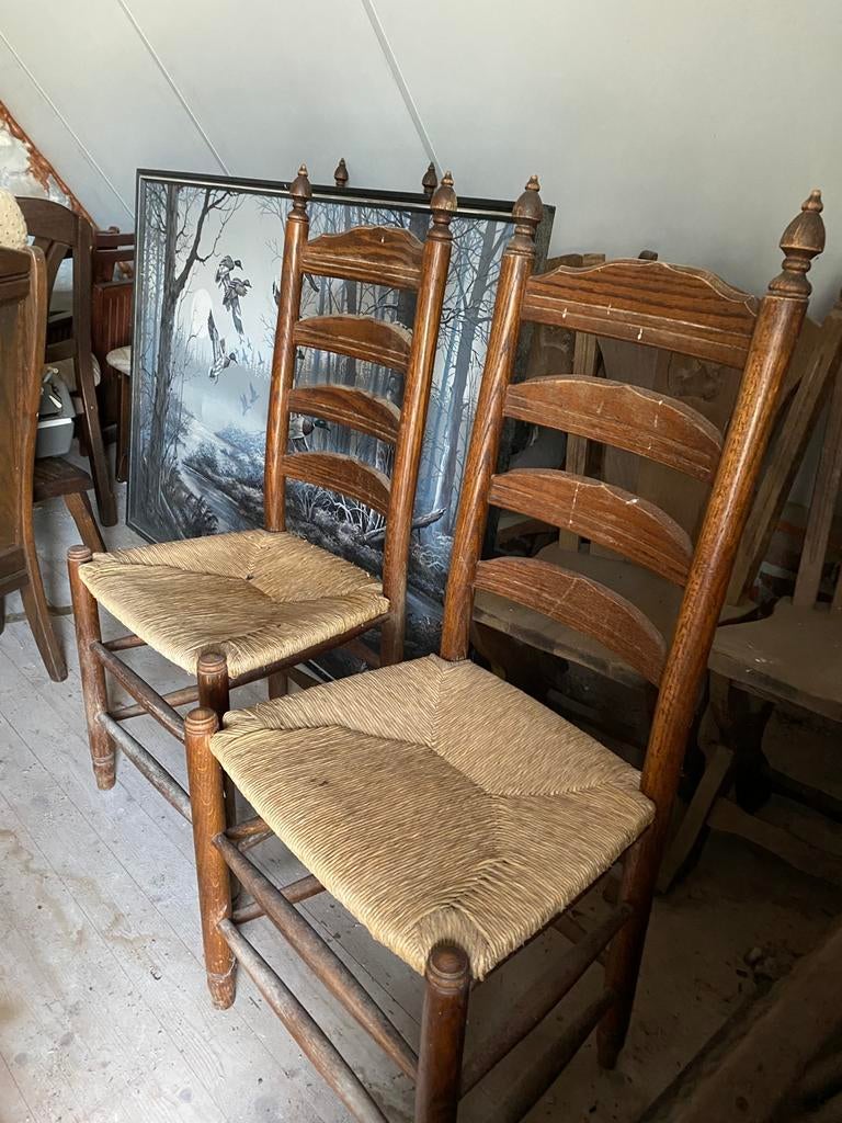 Vijf eiken stoelen ., Ophalen