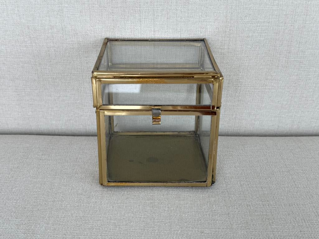 Glazen goudkleurige box vitrine 9x9x9 cm!, Huis en Inrichting, Ophalen, Zo goed als nieuw
