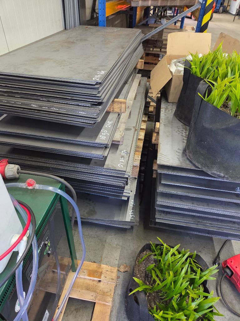 staal platen 3 en 4 mm nieuw (S235 staalplaten), Doe-het-zelf en Verbouw, Metalen, Ophalen, Nieuw, IJzer