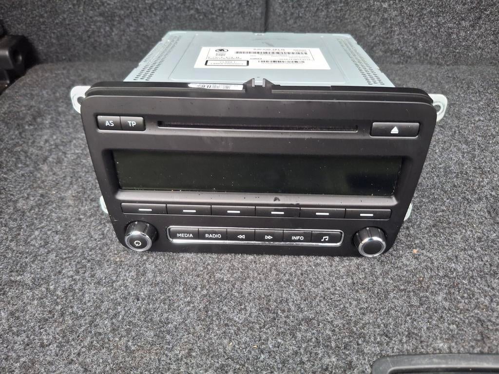 Auto radio nieuwstaat vw polo, Auto diversen, Ophalen, Zo goed als nieuw