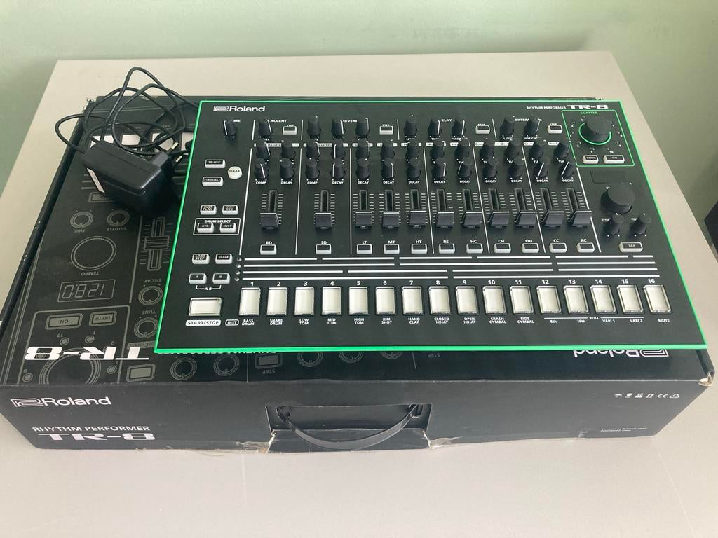 Roland TR-8 in goede staat, Muziek en Instrumenten, Drumcomputers, Ophalen of Verzenden, Gebruikt, Roland