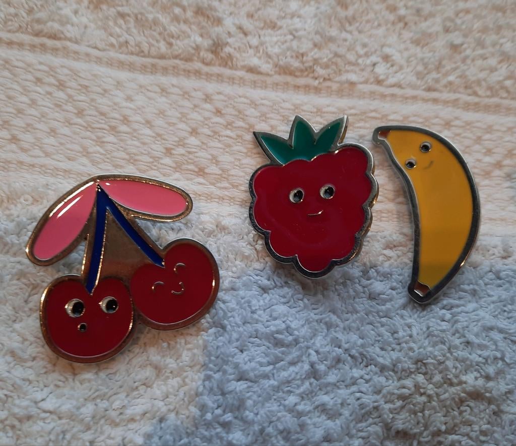 Fruit pins Hema set, Verzamelen, Speldjes, Pins en Buttons, Ophalen of Verzenden, Nieuw, Figuurtje, Speldje of Pin