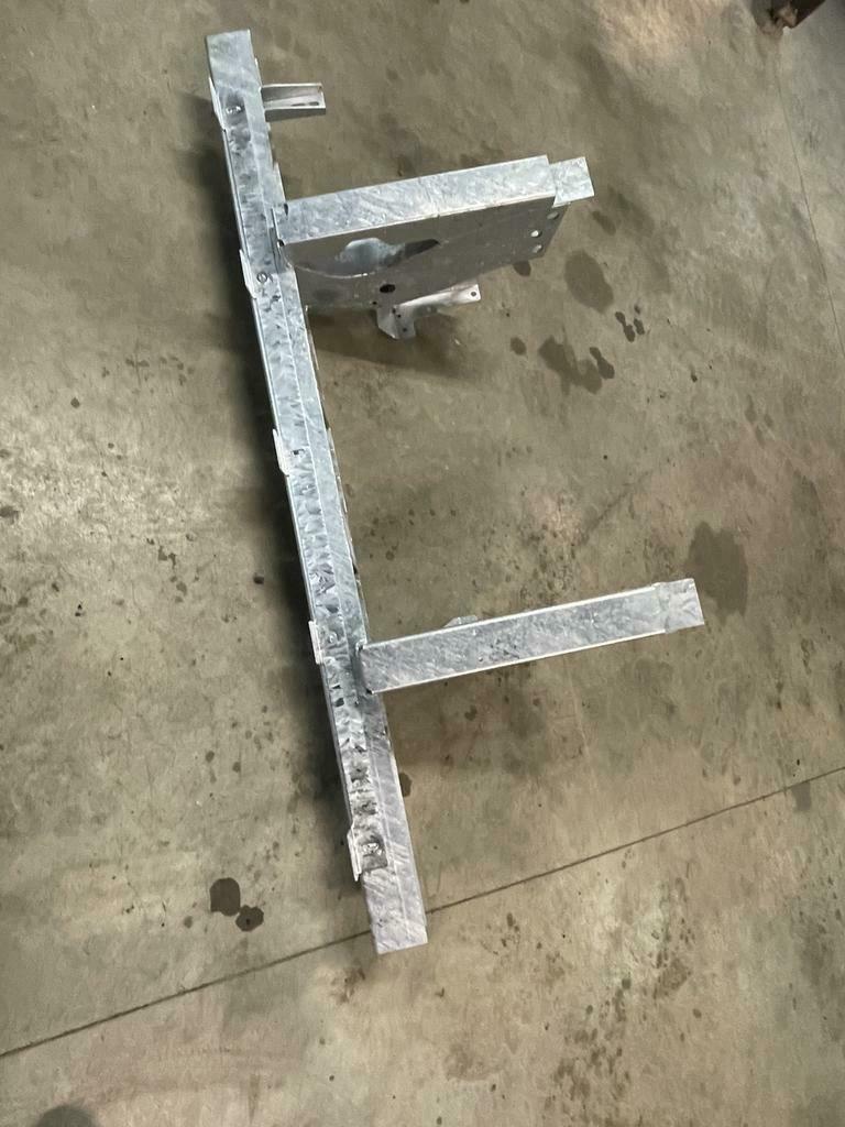 Land Rover defender 90 / 110 achterbalk / crossmember, Auto-onderdelen, Ophalen of Verzenden, Nieuw, Land Rover
