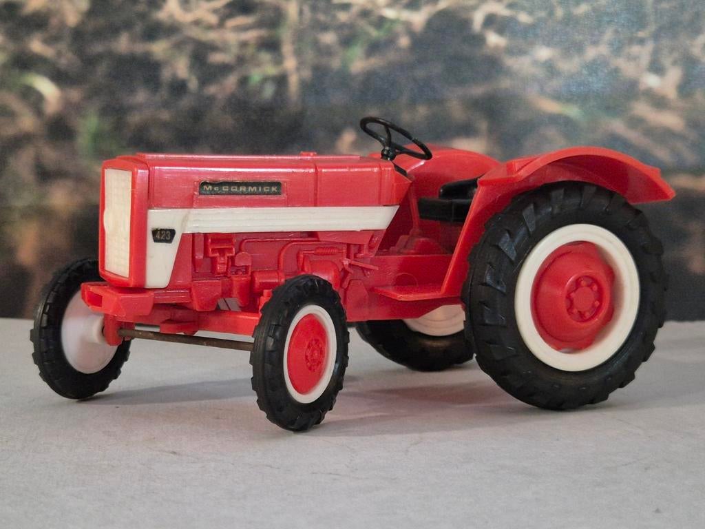 Hausser international 423  plastic zeldzaam 1:32, Hobby en Vrije tijd, Ophalen of Verzenden, Tractor of Landbouw, Overige merken
