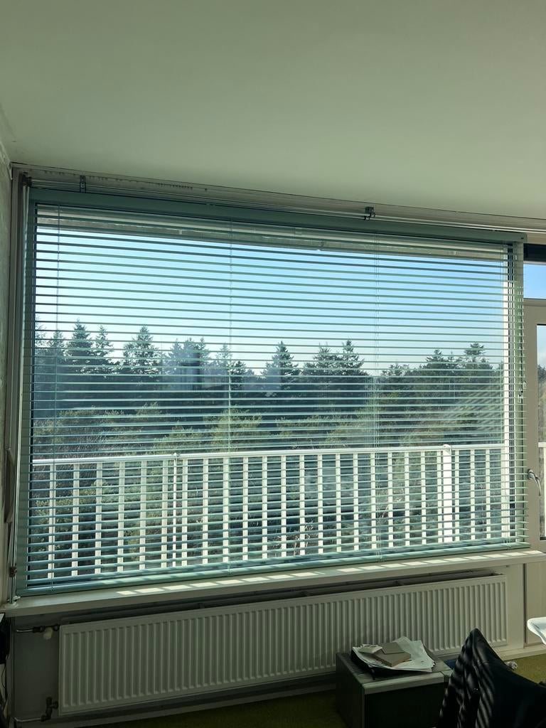 zgan 2 stuks echte Luxaflex aluminium jaloeziën 50 mm, Ophalen, Zo goed als nieuw, 50 tot 100 cm, 150 tot 200 cm