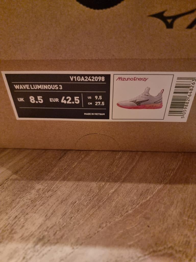 Nieuwe collectie, mizuno luminous 3 volleybal schoenen., Sport en Fitness, Volleybal, Ophalen of Verzenden, Nieuw, Schoenen