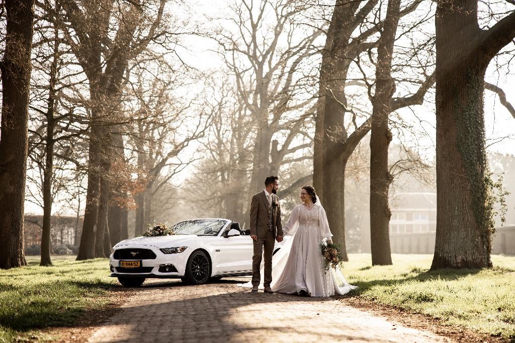 FORD MUSTANG trouwauto huren zelf rijden Cabrio mustang wit, Diensten en Vakmensen, Verhuur | Auto en Motor, Trouwauto