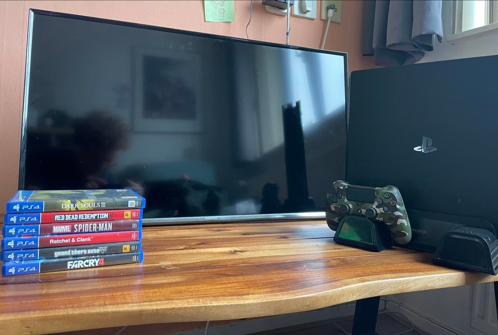 PS4 Pro met 6 games en controller, Spelcomputers en Games, Vanaf 18 jaar, 1 speler, Zo goed als nieuw, Ophalen