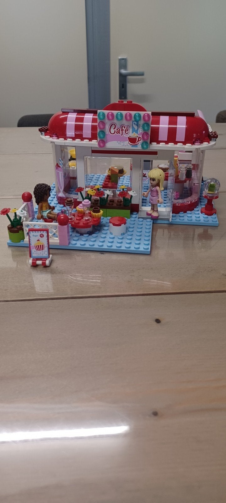 lego friends café 3061, Kinderen en Baby's, Speelgoed | Duplo en Lego, City, Lego, Ophalen of Verzenden, Zo goed als nieuw
