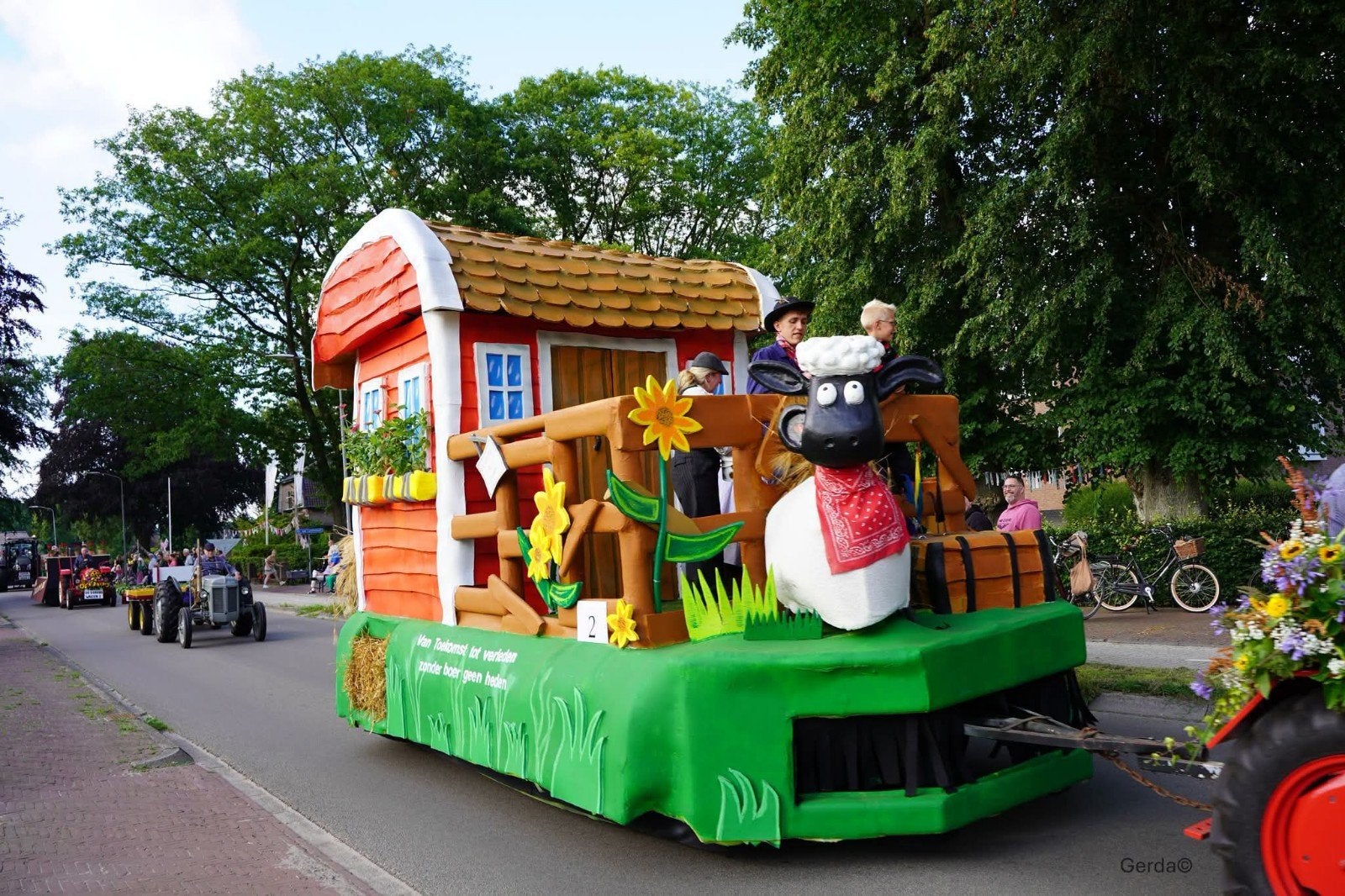 Prachtige praalwagen/carnavalswagen - Thema Boerderij, Ophalen, Carnaval