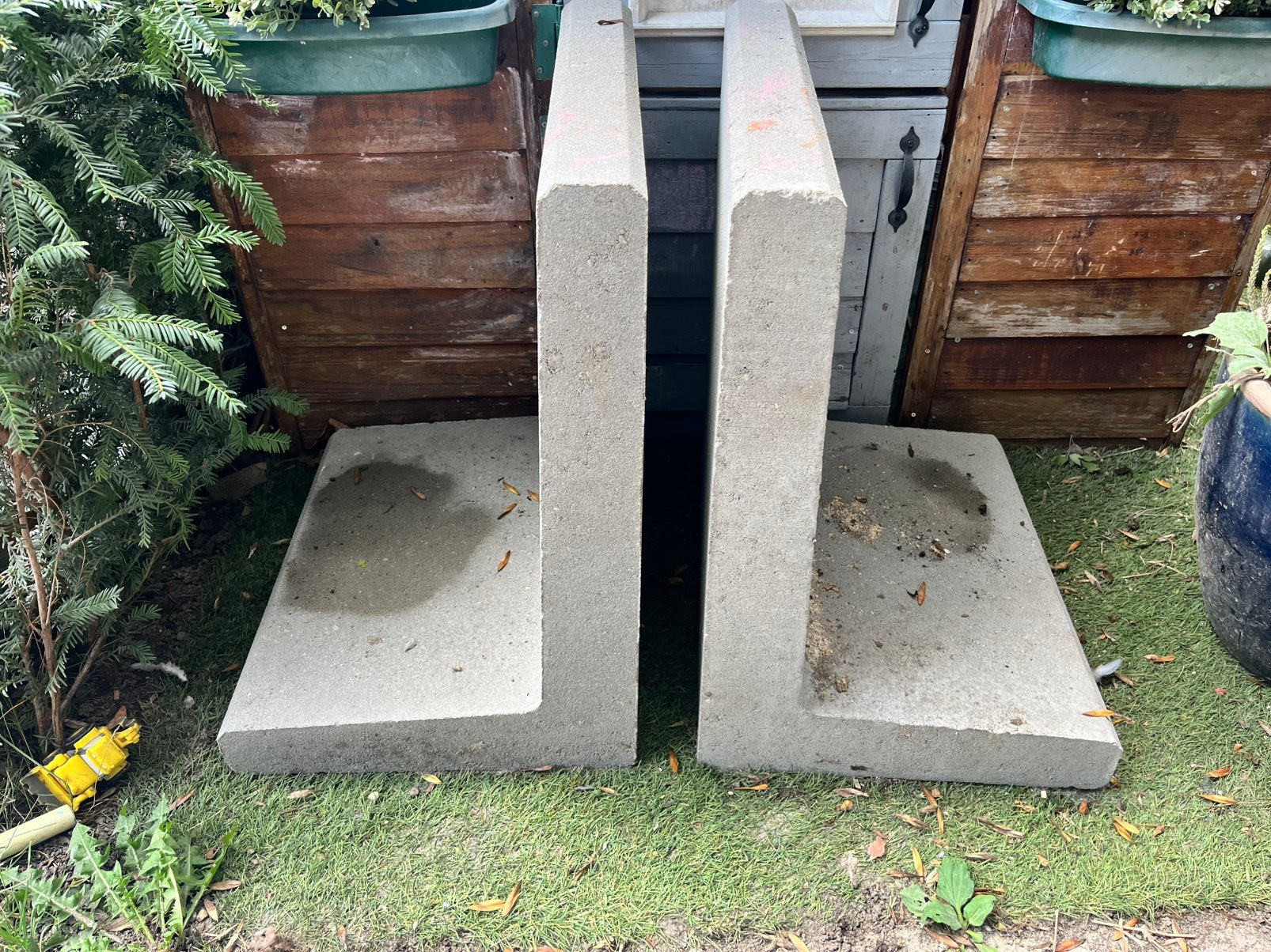 Twee beton L-elementen (60x50x30) hxb x voetlengte, Tuin en Terras, Ophalen, Blok, 25 cm of meer, Zo goed als nieuw