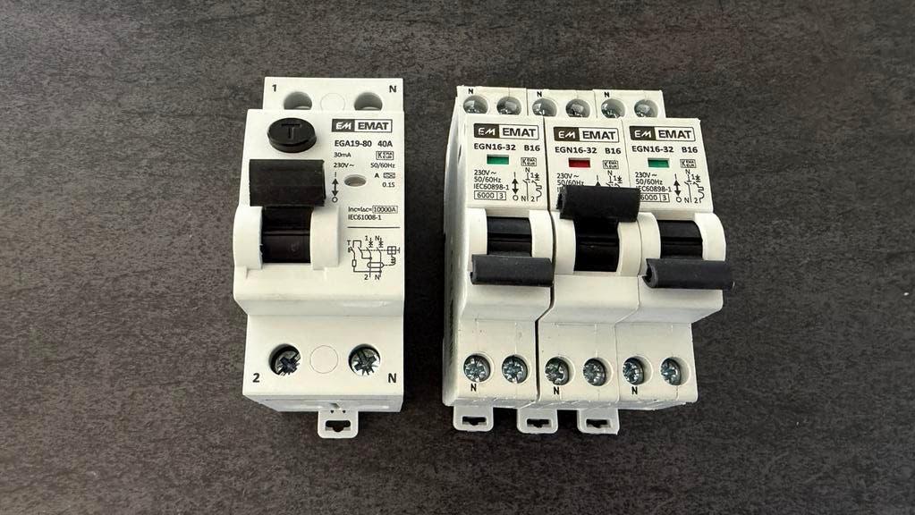 EMAT Groepenkast installatieautomaten en Aardlekschakelaar, Doe-het-zelf en Verbouw, Elektra en Kabels, Ophalen of Verzenden, Gebruikt