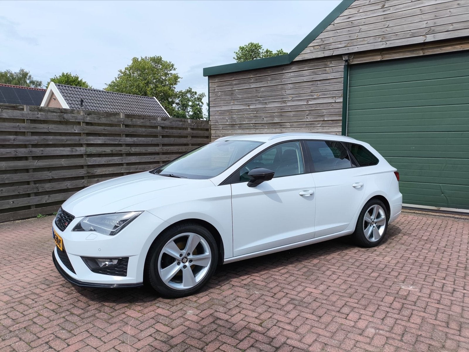 Seat Leon 1.4 Ecotsi 150pk 2016 Wit, Voorwielaandrijving, Zwart, 4 cilinders, Leon