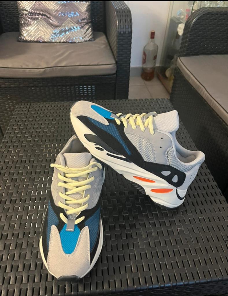 YEEZY 700 boost, Verzenden, Zo goed als nieuw, Schoenen