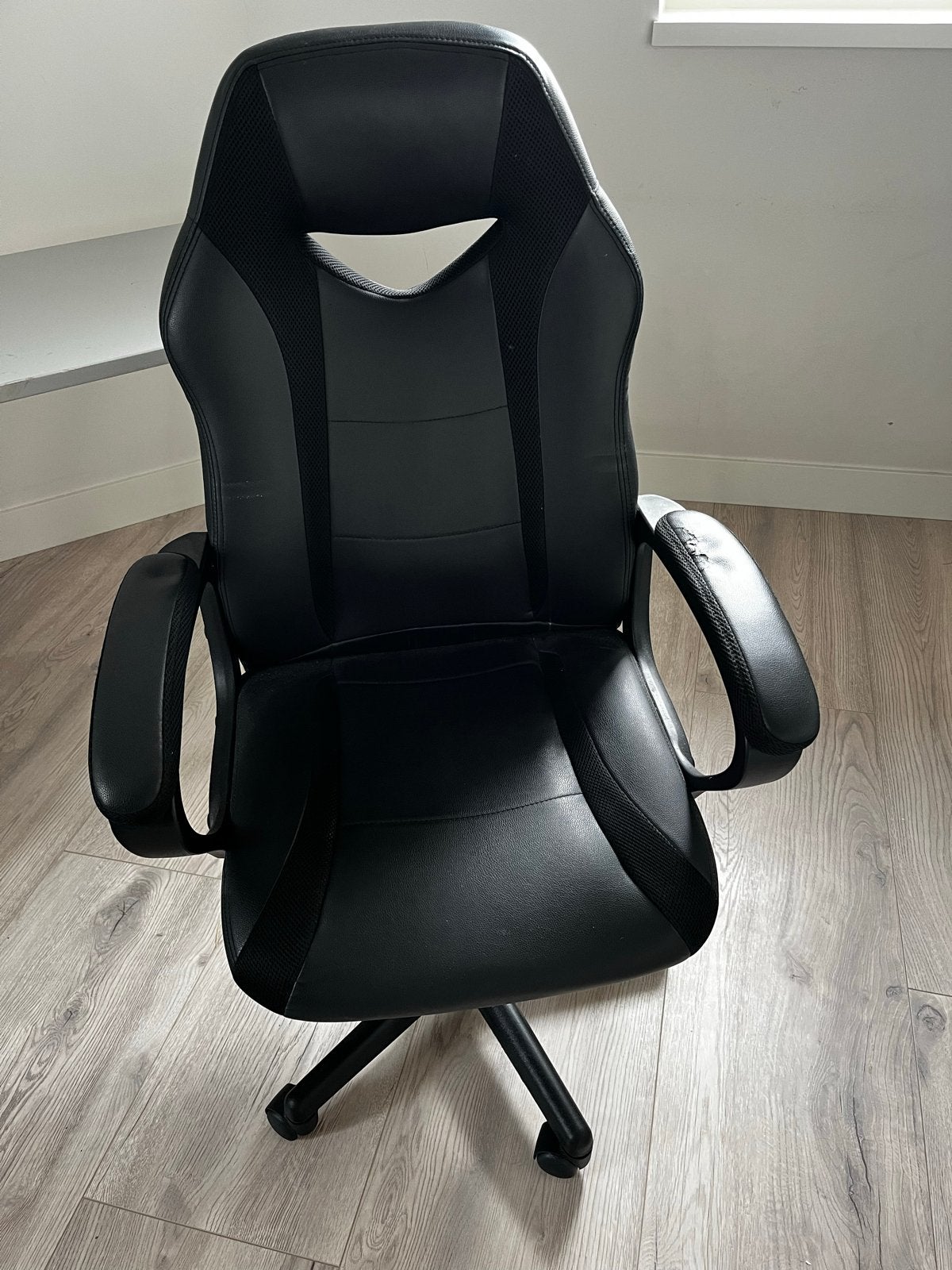 Gaming bureaustoel zwart. bureau ook te koop, apart of samen, Huis en Inrichting, Ophalen, Gebruikt, Zwart, Gaming bureaustoel