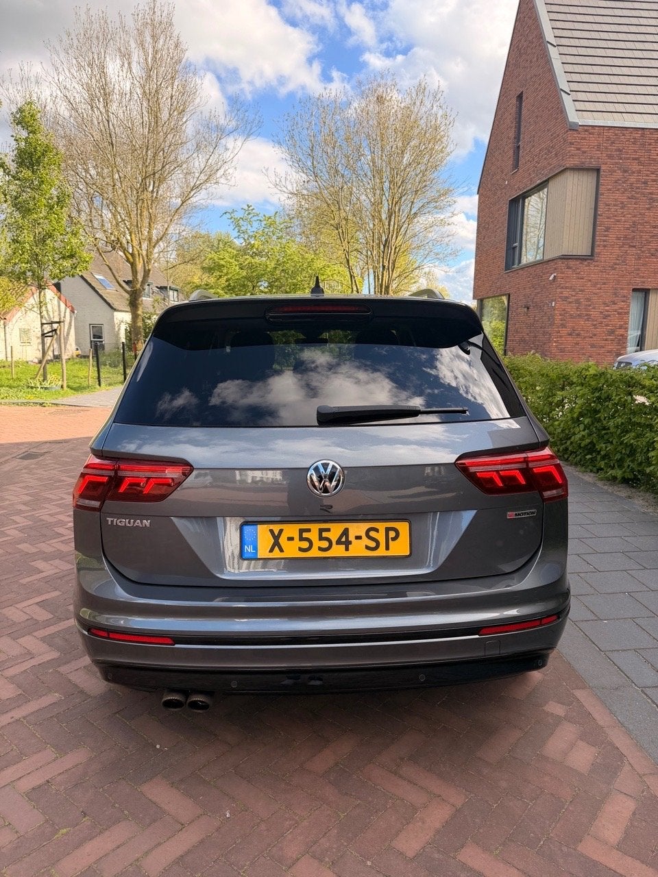 Foto 7 van Volkswagen Tiguan 2.0 TSI 190pk 4Motion DSG 2020 Grijs