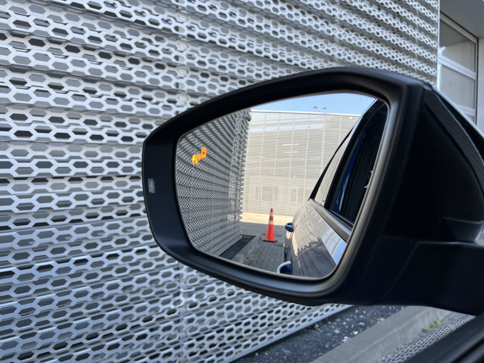 Volkswagen T-Roc 1.5 TSI R-Line / Digitaal dashboard / Pano, Stof, 4 cilinders, Blauw, Bedrijf