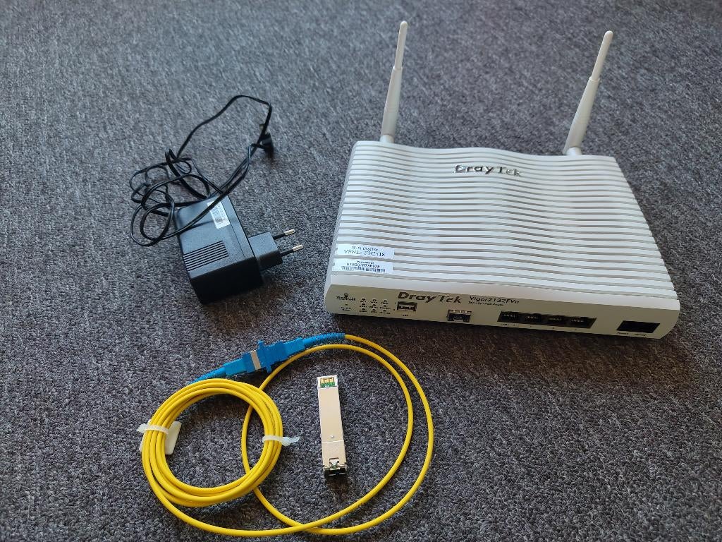 DrayTek Vigor 2132FVn (glasvezel) modem, Computers en Software, Ophalen of Verzenden, Gebruikt, Router met modem, DrayTek Vigor