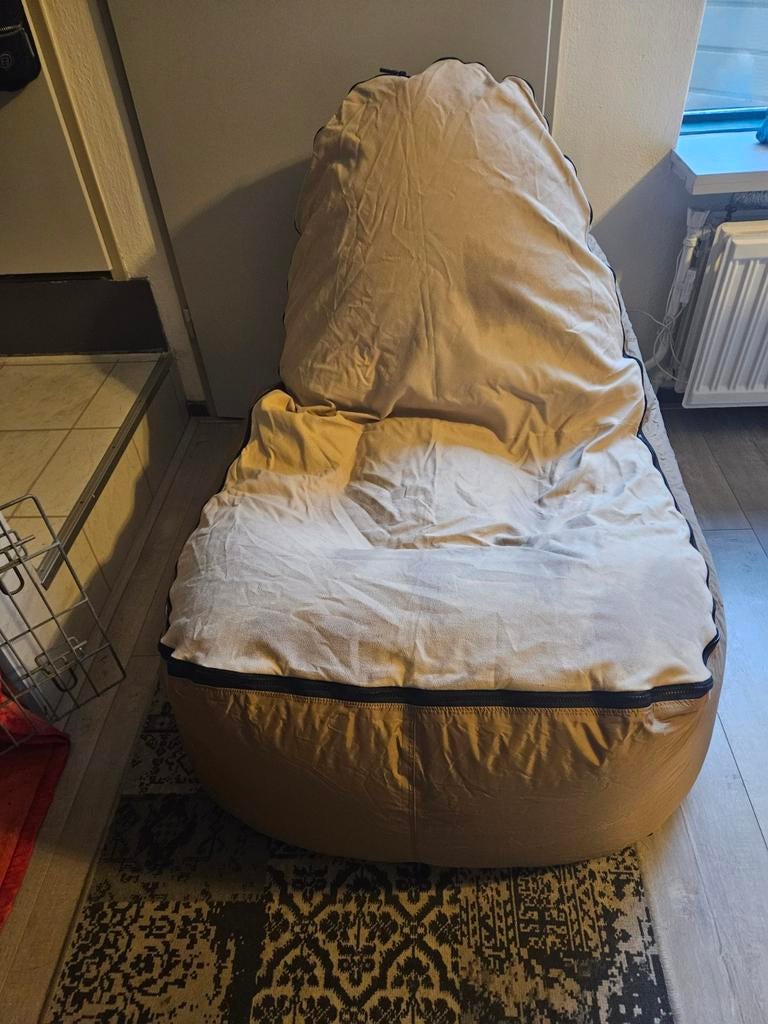 Originele"Trono" zitzak Makkelijk op te blazen, 2x gebruikt, Huis en Inrichting, Zitzakken, Ophalen, Zo goed als nieuw