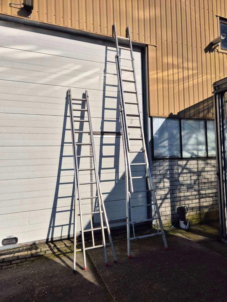 Twee ladders - Verschillende hoogtes, Doe-het-zelf en Verbouw, Ladders en Trappen, Ophalen, Gebruikt, Opvouwbaar of Inschuifbaar