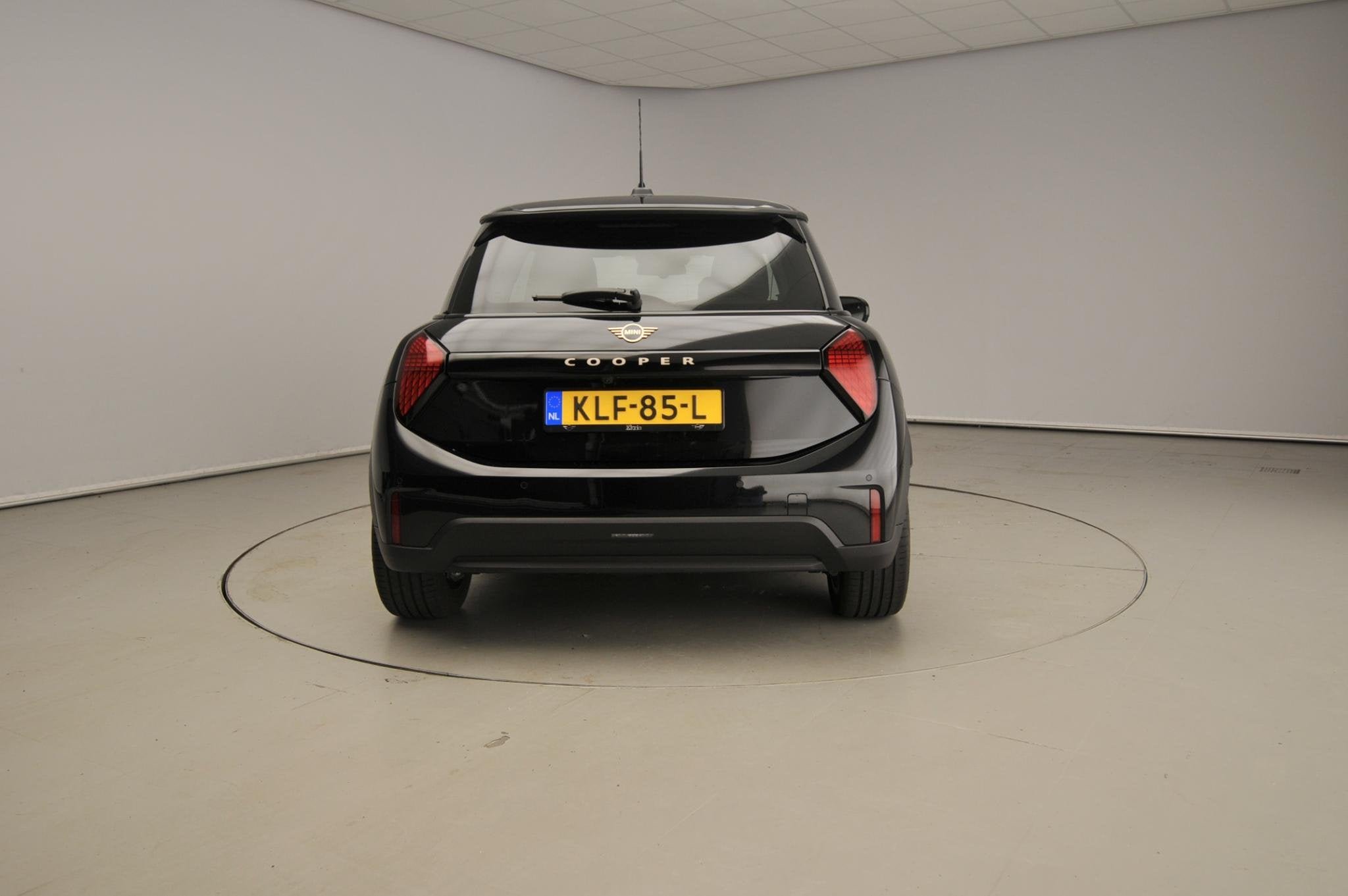 MINI 3-Deurs 1.5 Cooper C Classic L Harman-Kardon | Head-Up, 156 pk, Met garantie (alle), 4 stoelen, Leder en Stof