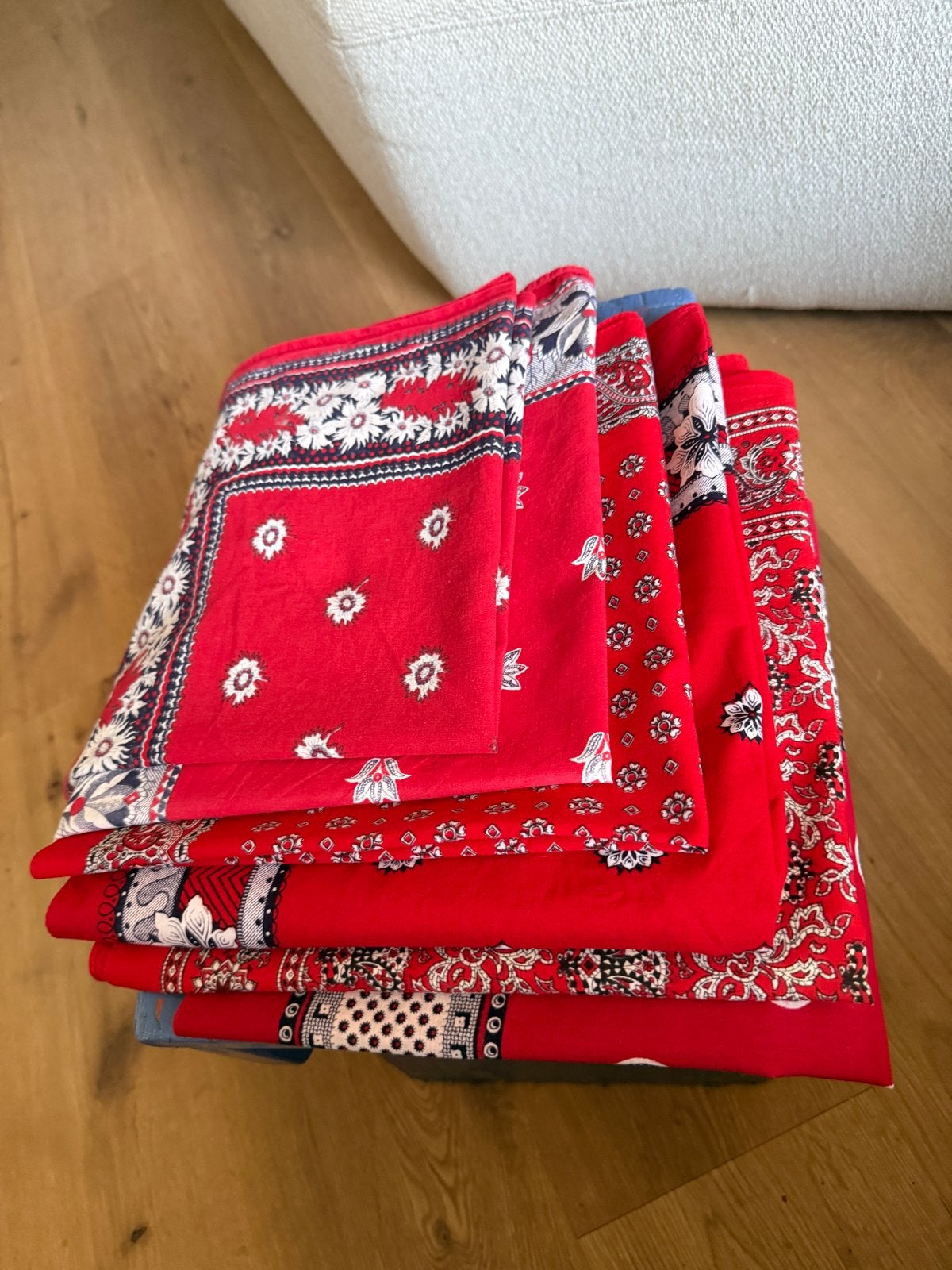 6 katoenen boerenzakdoeken in diverse rode prints, Kleding | Heren, Ophalen of Verzenden, Zo goed als nieuw, Overige maten, Sjaal