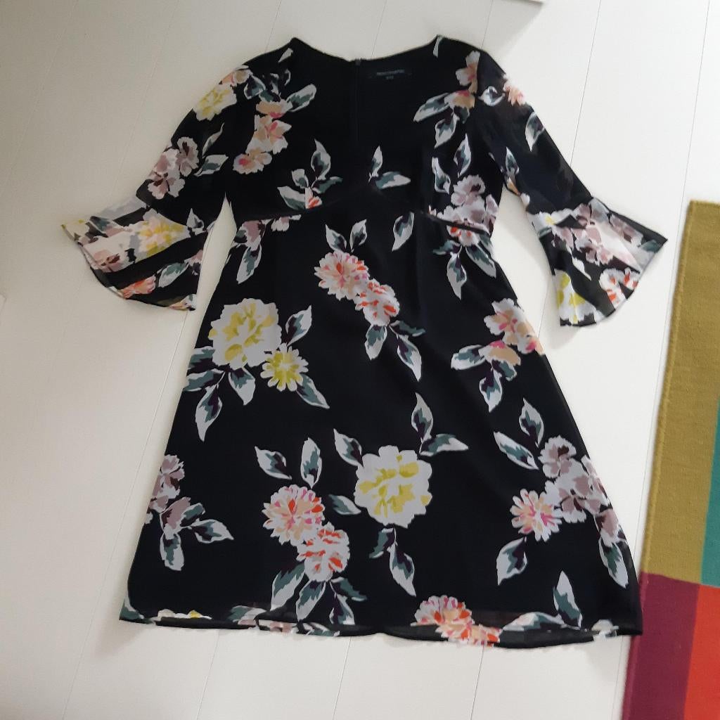 Jurk van French Connection, Kleding | Dames, Jurken, Zo goed als nieuw, Maat 38/40 (M), Zwart, Knielengte, Ophalen of Verzenden