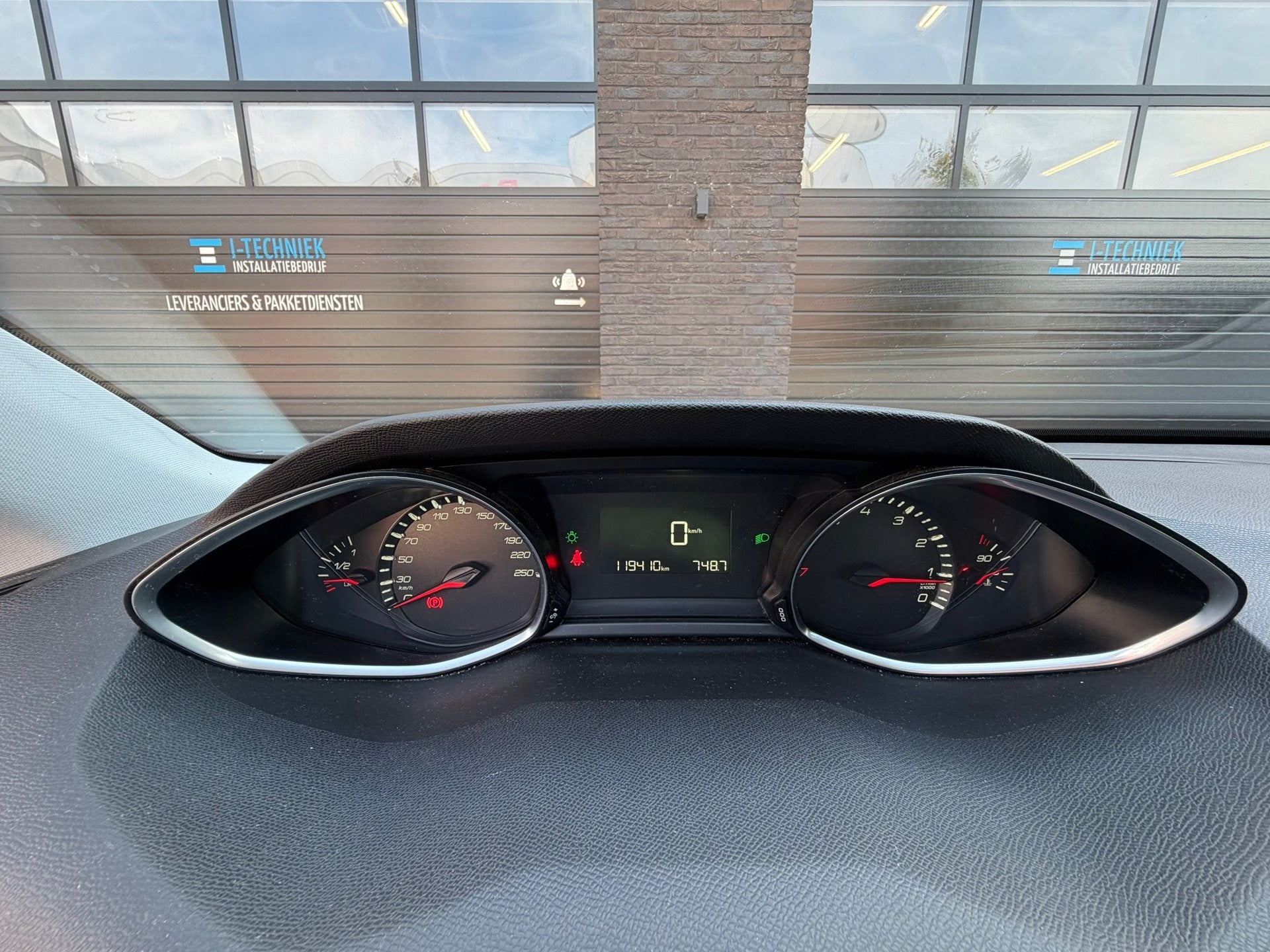 Foto 17 van Peugeot 308 1.2 VTi Access