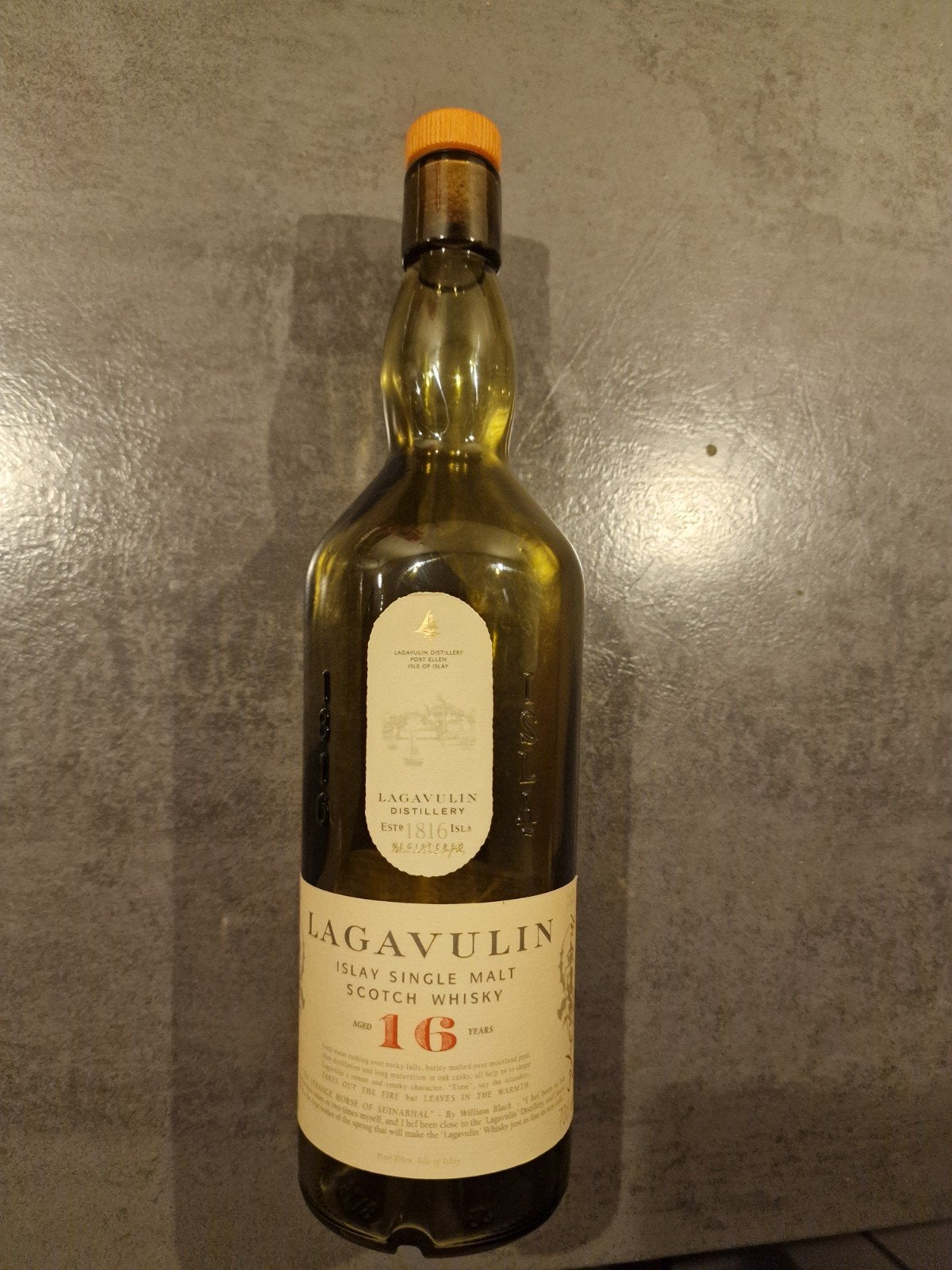 Lege Lagavulin 16 Years Islay Single Malt Scotch Whisky fles, Ophalen of Verzenden, Gebruikt, Overige typen