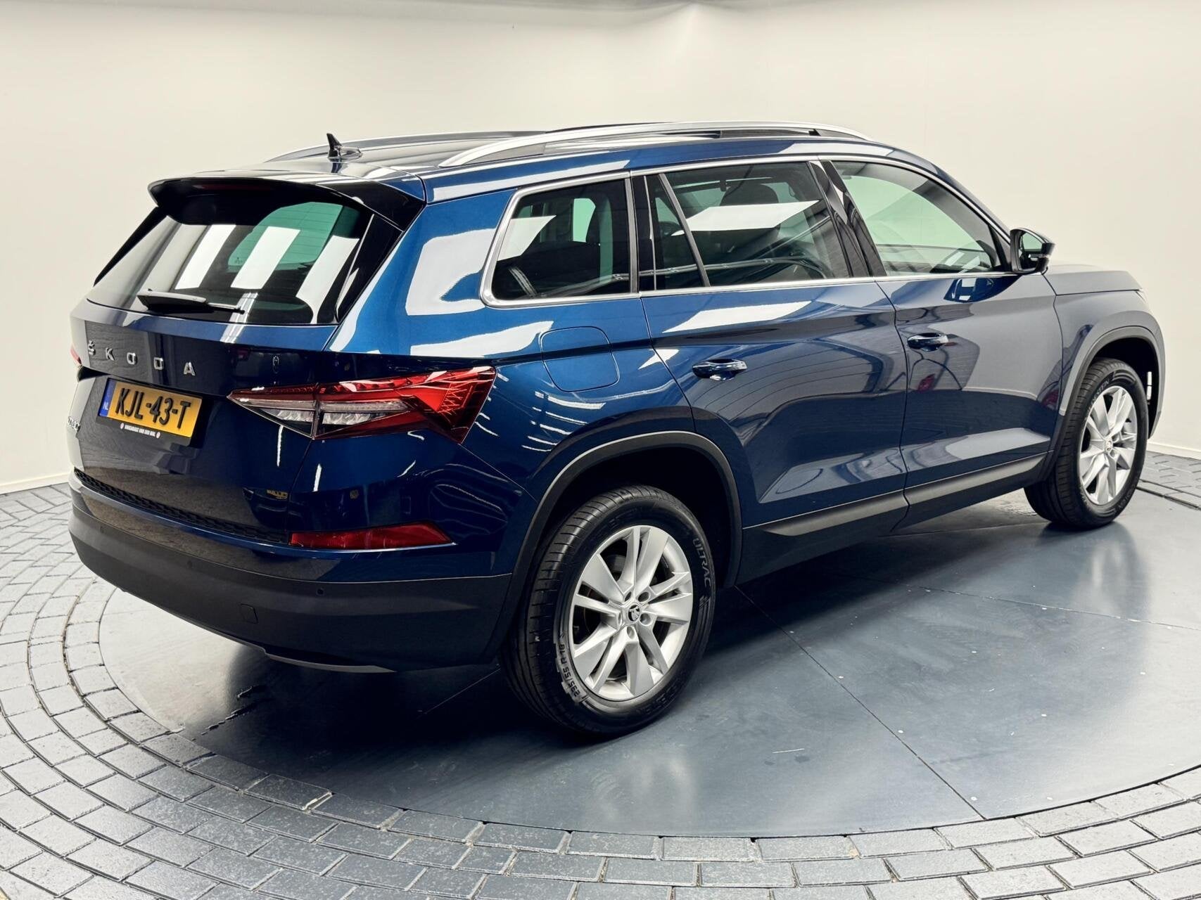 Skoda Kodiaq 1.5 TSi DSG Business Edition 7p Navigatie-Cr.co, Auto's, Stof, 4 cilinders, Blauw, 7 stoelen