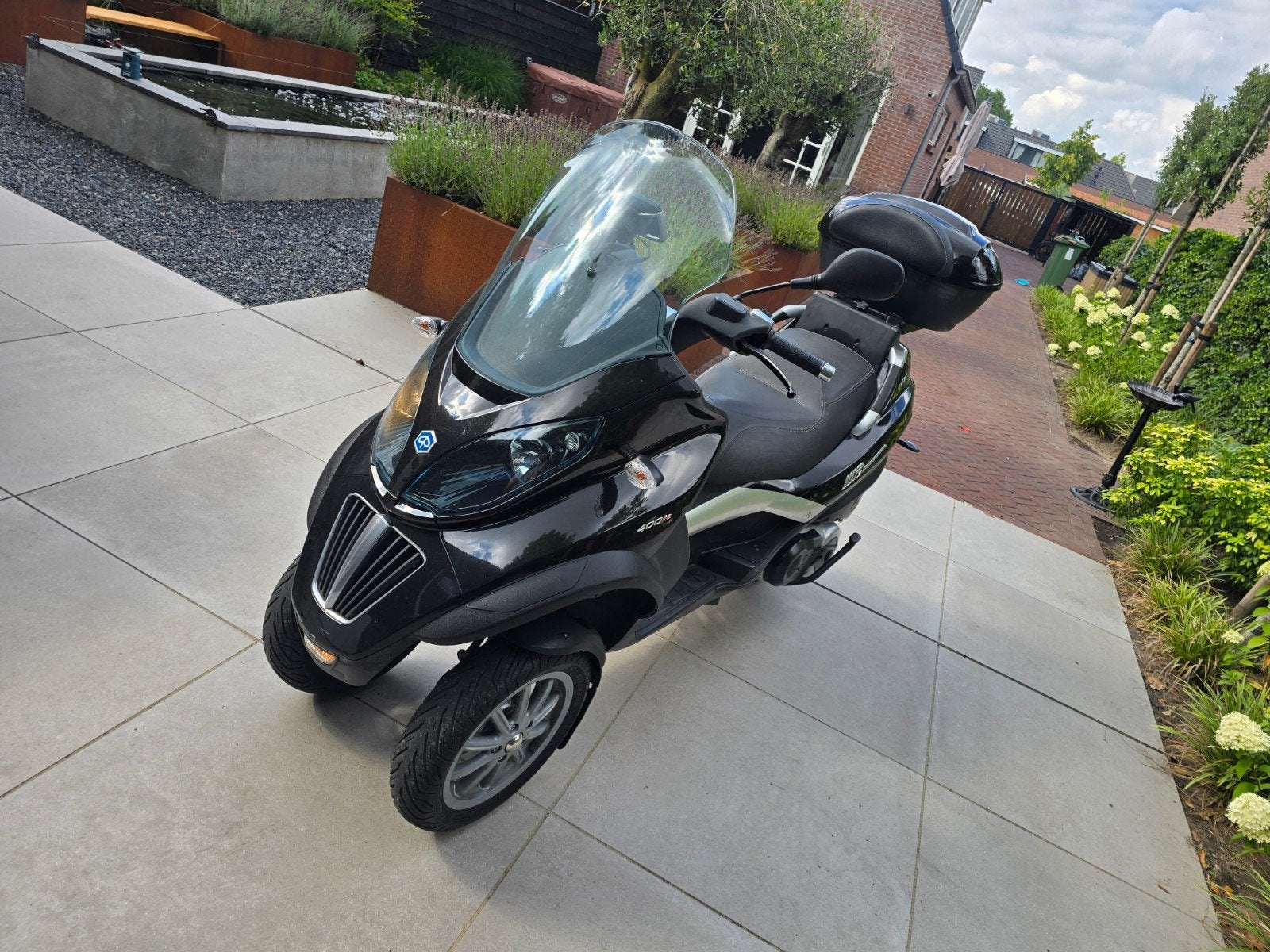 Piaggio MP3 400S met Akrapovic uitlaat en TomTom rijbewijs b, Motoren, Scooter, Sportuitlaat, Motorrijbewijs A, Gebruikt