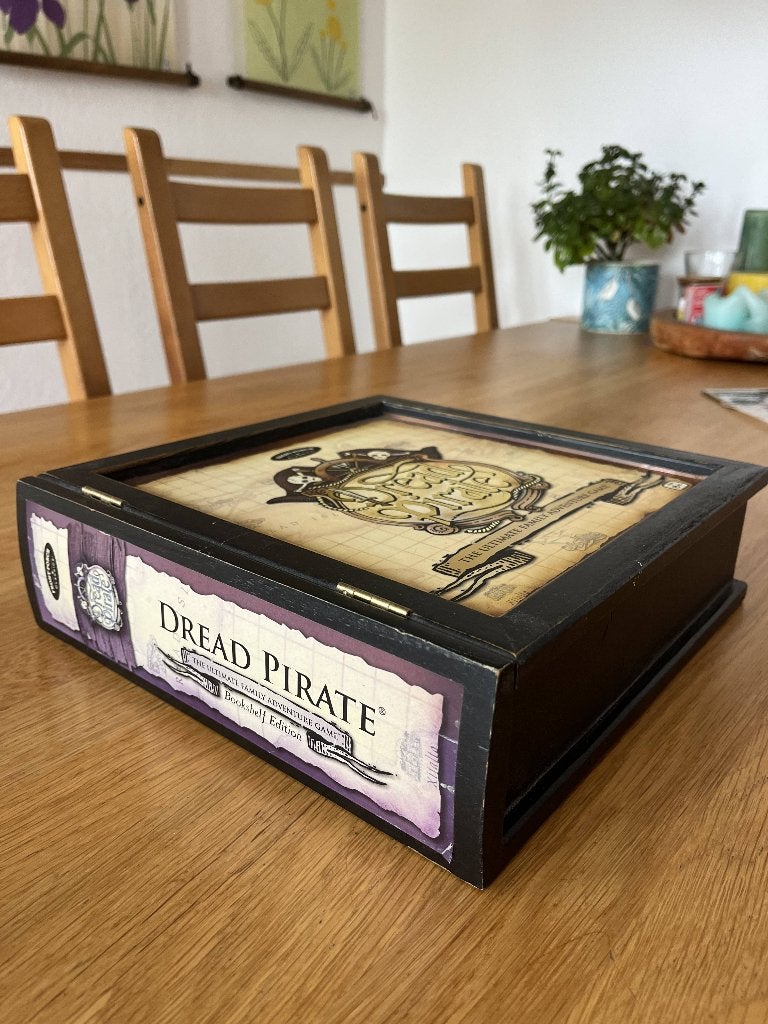 Dread Pirate Bookshelf Edition Board Game, Ophalen of Verzenden, Zo goed als nieuw, Front Porch Classics