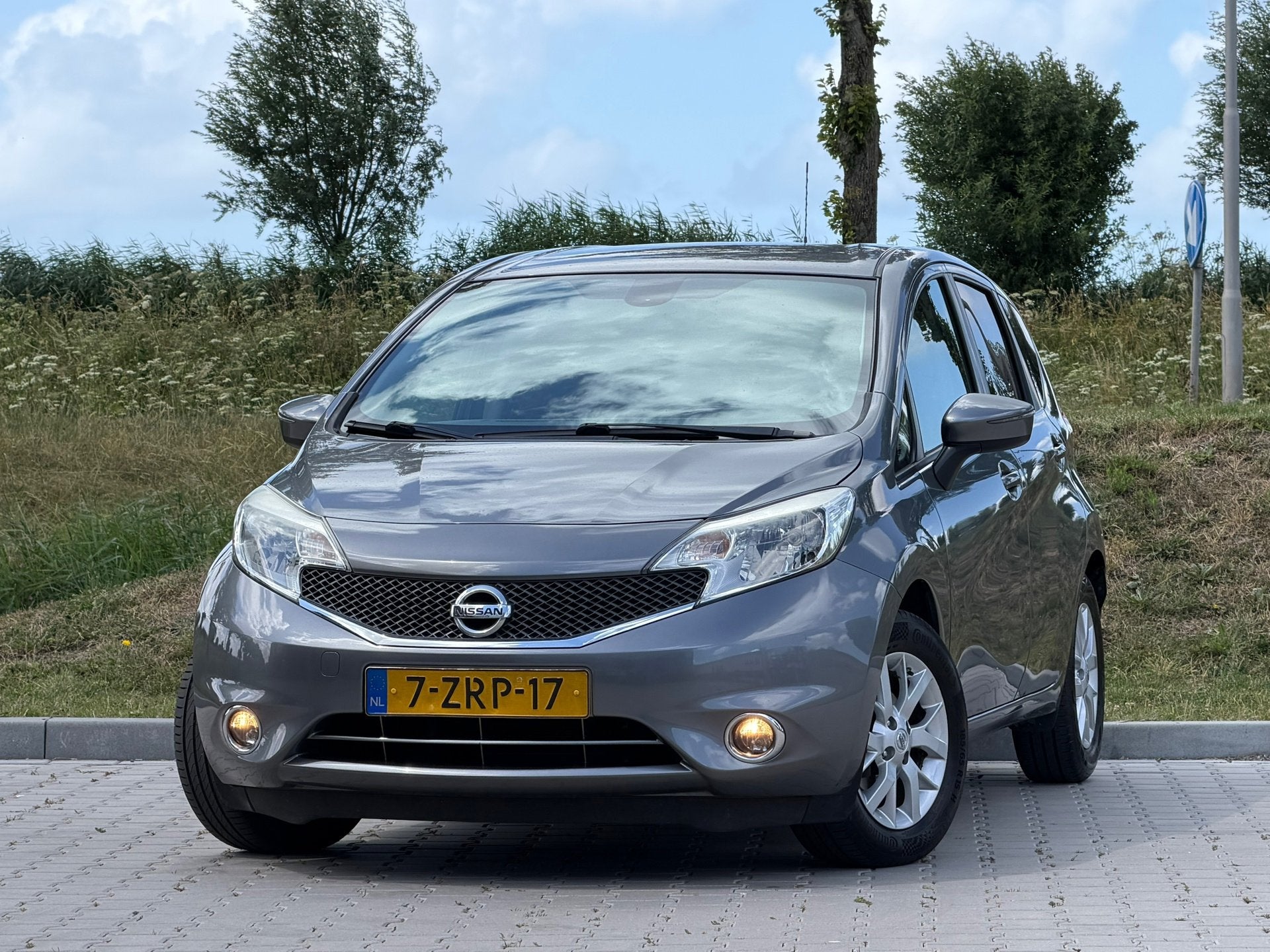 Nissan Note 1.2 Connect Edition - Grey Metallic - Nav/Clima/, Auto's, Nissan, Euro 5, Automatische klimaatregeling, 1198 cc, 49 €/maand