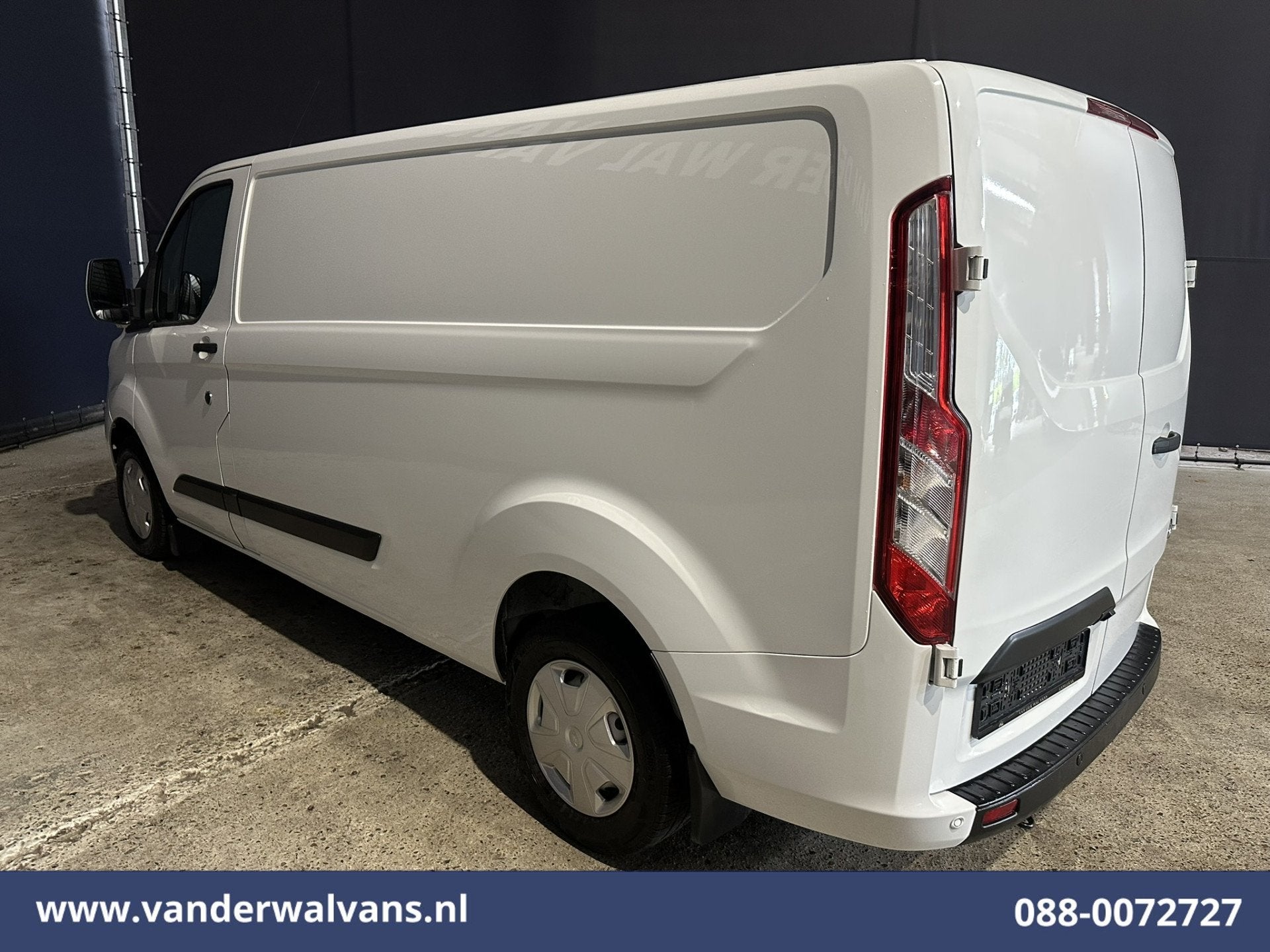 Ford Transit Custom 2.0 TDCI L2H1 Euro6 Airco | Camera | Nav, Auto's, Voorwielaandrijving, Dealer onderhouden, 4 cilinders, 1991 kg