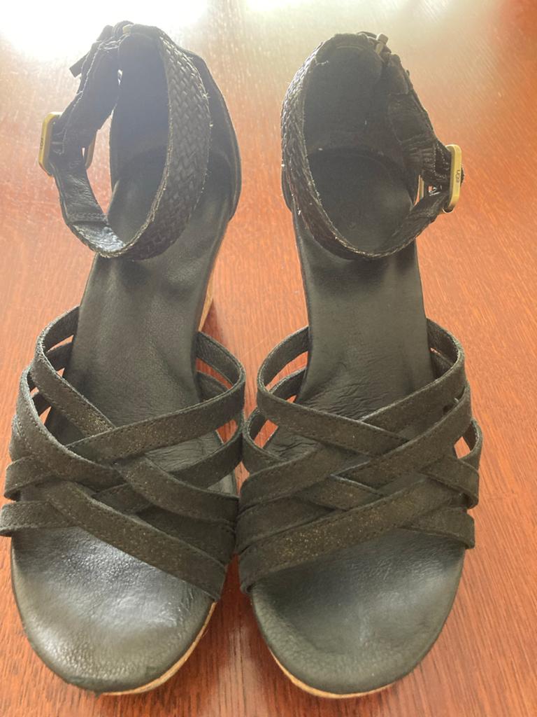 Ugg sandalen / zomer schoenen met sleehak, zwart mt 37, Verzenden, Gedragen, Zwart, Sandalen of Muiltjes