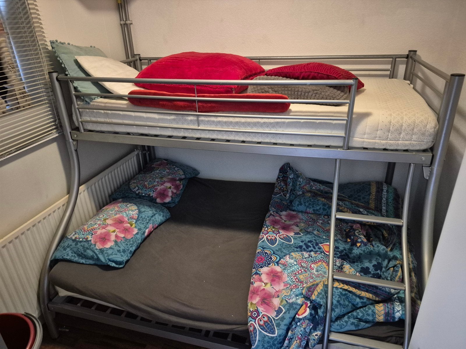 Stevig metalen stapelbed met ladder, Huis en Inrichting, Ophalen, Gebruikt, 90 cm, Eenpersoons