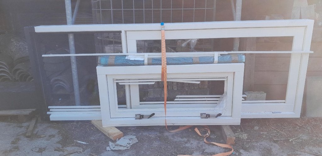 2 raamkozijnen met vent.roosters en Hr++ beglazing, Raamkozijn, Nieuw, 150 tot 225 cm, Inclusief glas