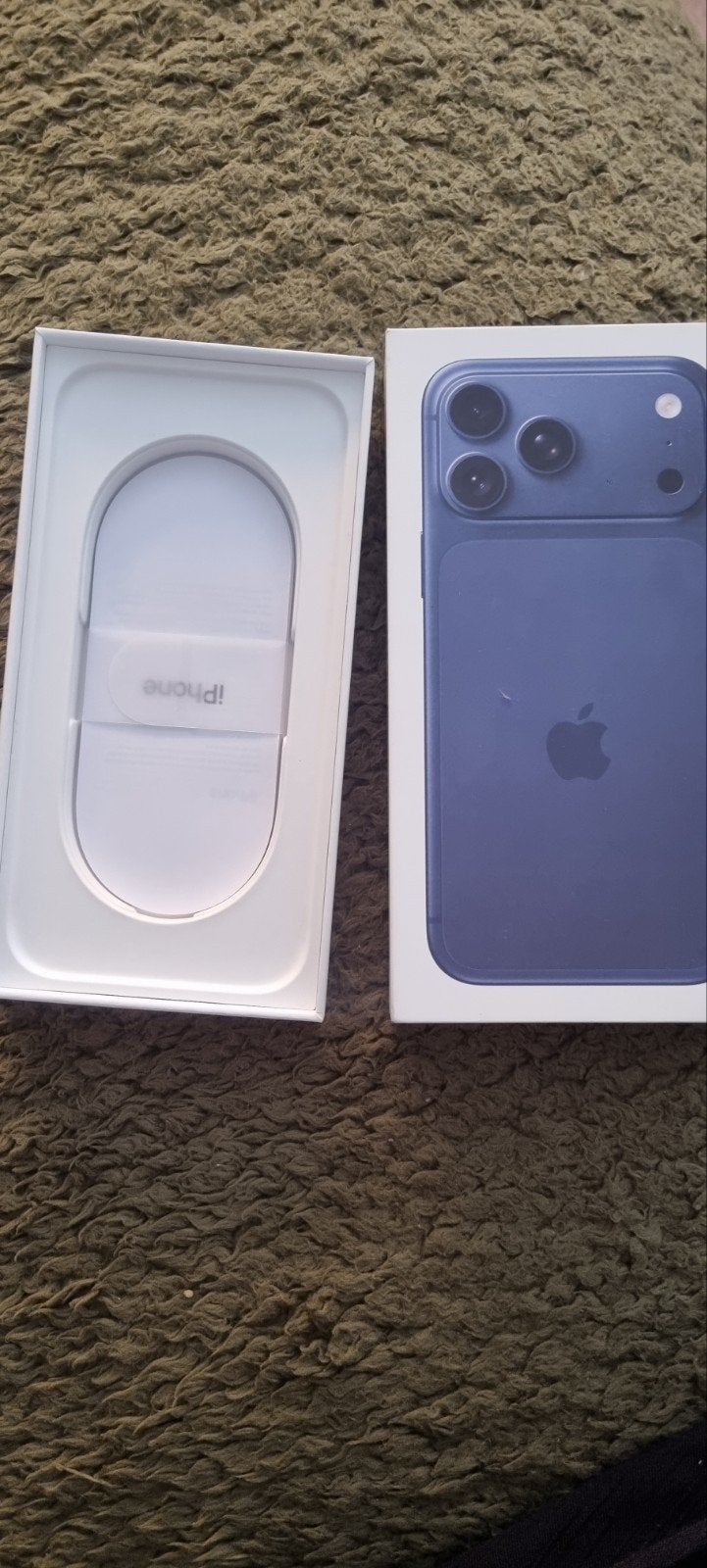I PHONE 17 PRO MAX. 256 GB.me5 screen protecter, Telecommunicatie, Mobiele telefoons | Apple iPhone, Ophalen of Verzenden, Zo goed als nieuw