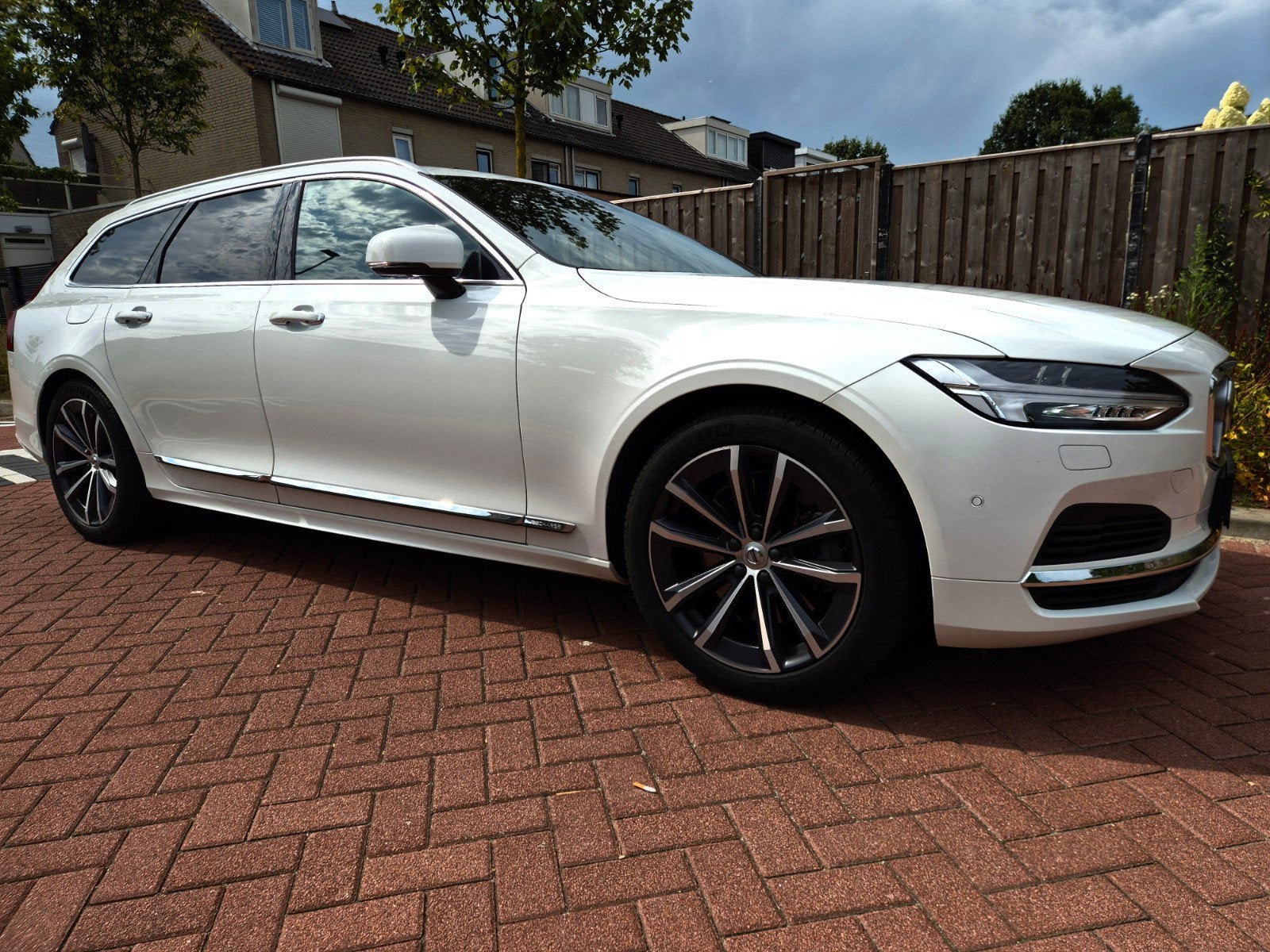 Volvo V90 T6 340pk Plug-in Hybrid Aut AWD 2021 Wit, Auto's, Automaat, V90, Zwart, 1969 cc