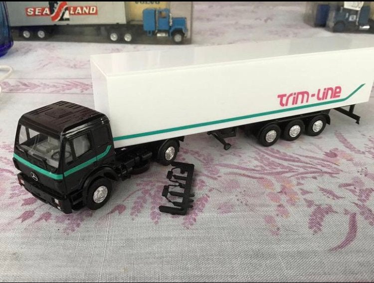 Mercedes-Benz van Herpa, Ophalen of Verzenden, Zo goed als nieuw, Bus of Vrachtwagen, Herpa